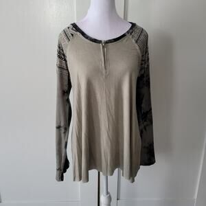 POL Size‎ S Mixed Print Long Sleeve 3/4 Zip Neckline Grey Top Scoop Neck Casual